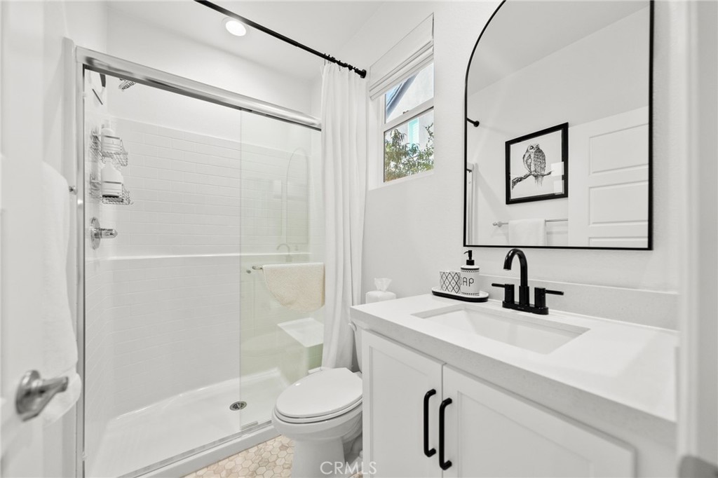 32030 Dayspring Way Temecula, CA 92591 - Photo 34 of 75 Casita Bathroom