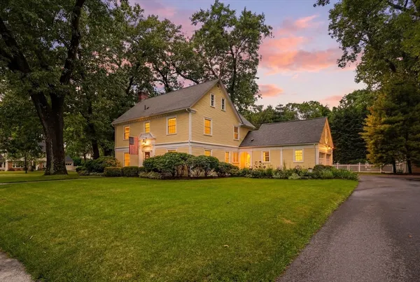 $899,900 | 164 Farmington Road, Longmeadow, MA 01106