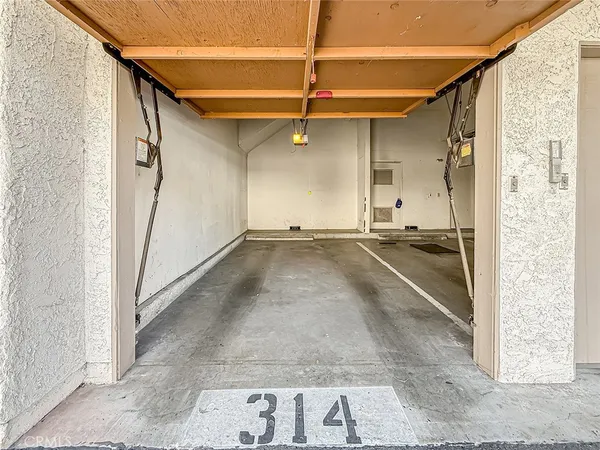 $2,900 | 3354 Darby Street, Unit 314, Simi Valley, CA 93063