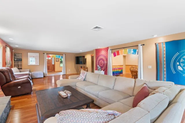 $899,800 | 925 Hinesburg Road, Brattleboro, VT 05301