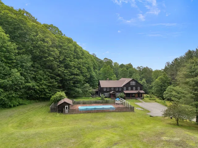 $899,800 | 925 Hinesburg Road, Brattleboro, VT 05301
