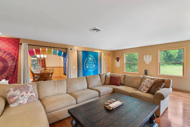 $899,800 | 925 Hinesburg Road, Brattleboro, VT 05301