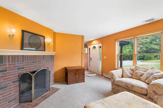 $899,800 | 925 Hinesburg Road, Brattleboro, VT 05301