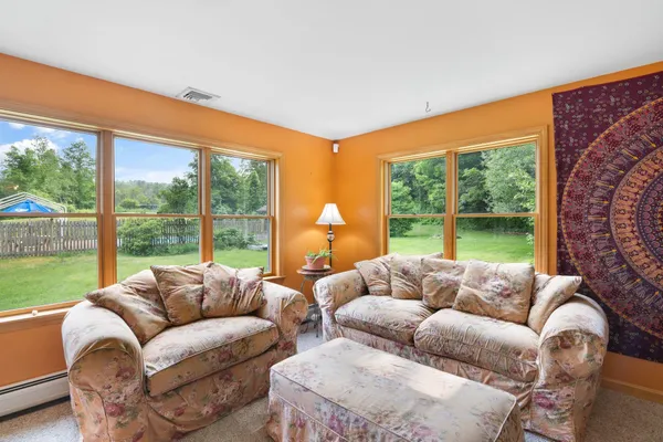 $899,800 | 925 Hinesburg Road, Brattleboro, VT 05301