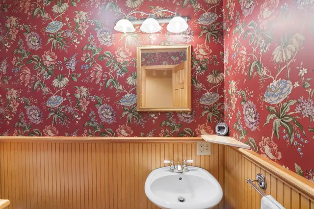 $899,800 | 925 Hinesburg Road, Brattleboro, VT 05301