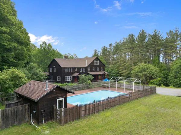 $899,800 | 925 Hinesburg Road, Brattleboro, VT 05301