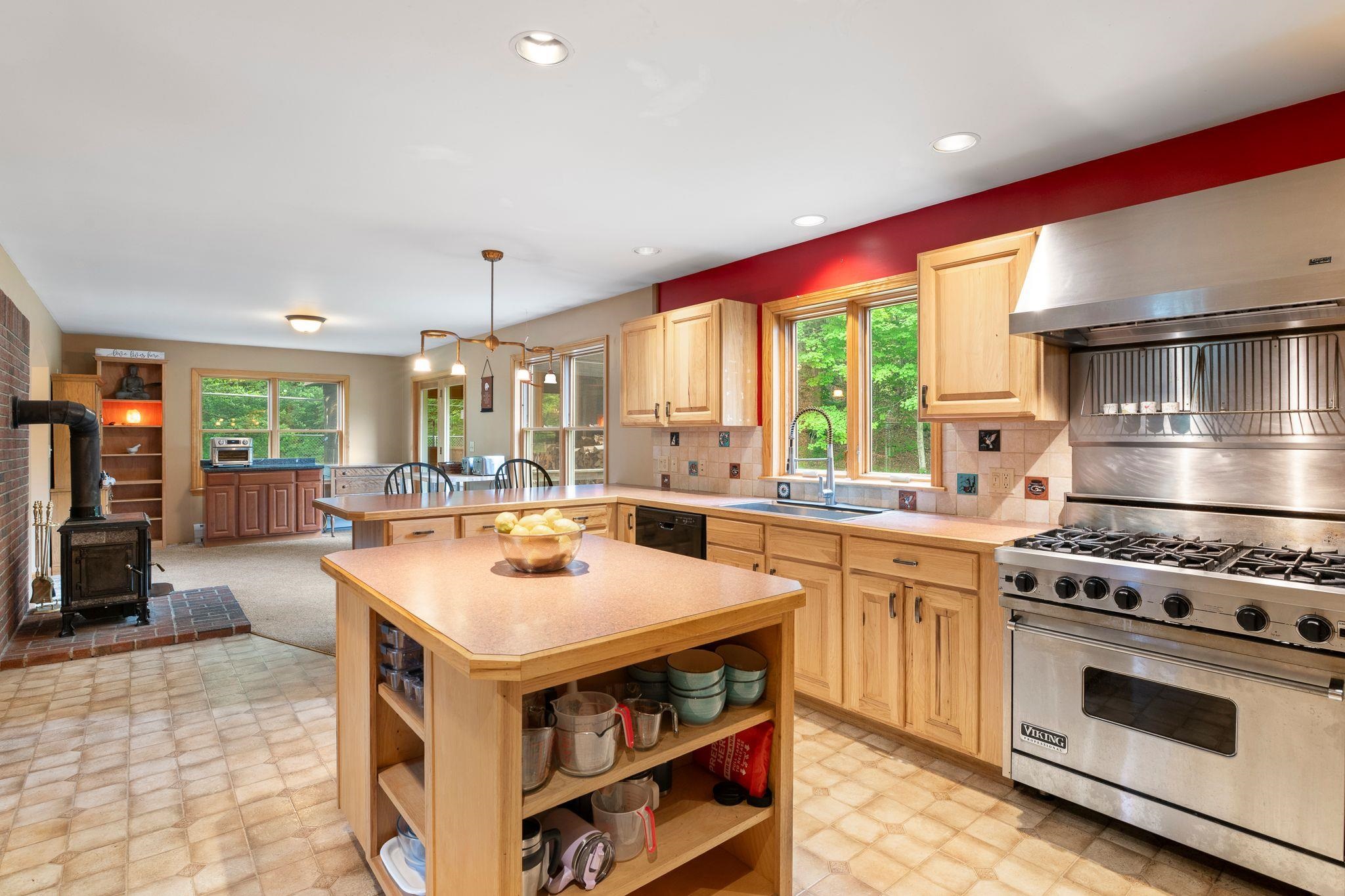 925 Hinesburg Road Brattleboro, VT 05301 - Photo 5 of 51