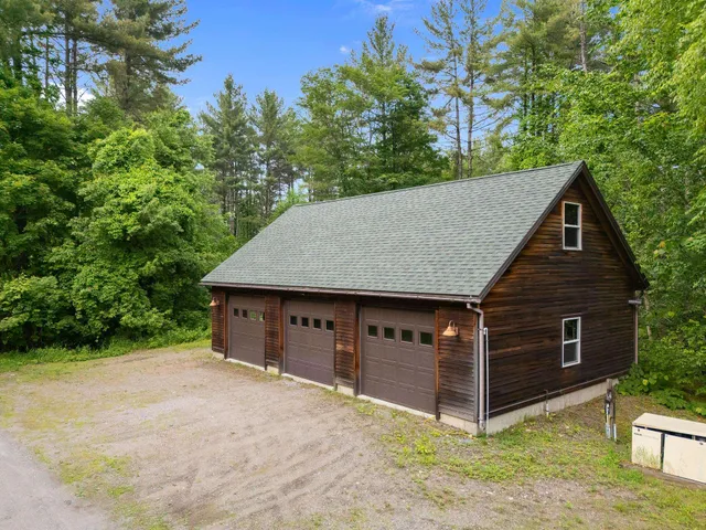 $899,800 | 925 Hinesburg Road, Brattleboro, VT 05301