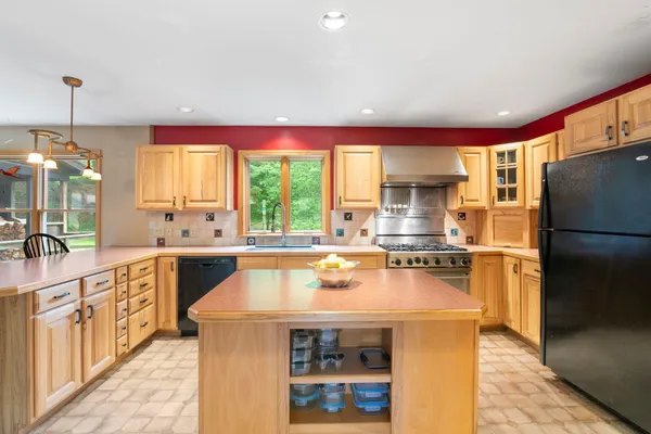 $899,800 | 925 Hinesburg Road, Brattleboro, VT 05301