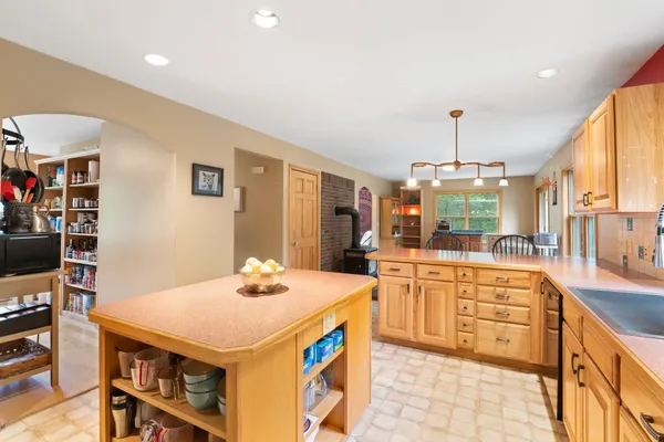 $899,800 | 925 Hinesburg Road, Brattleboro, VT 05301