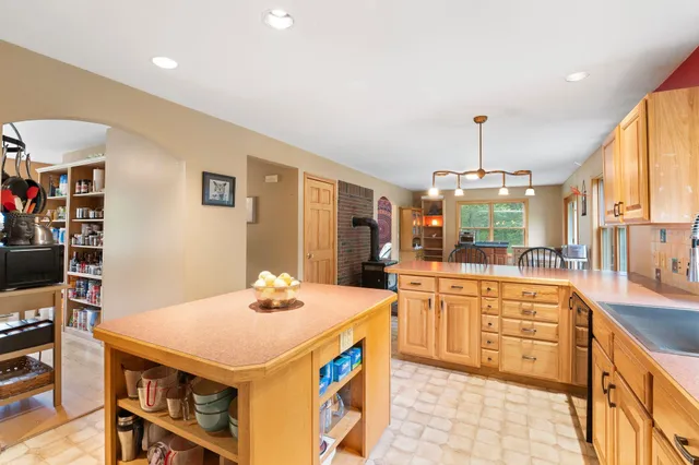 $899,800 | 925 Hinesburg Road, Brattleboro, VT 05301