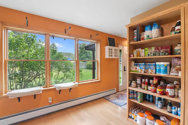 $899,800 | 925 Hinesburg Road, Brattleboro, VT 05301