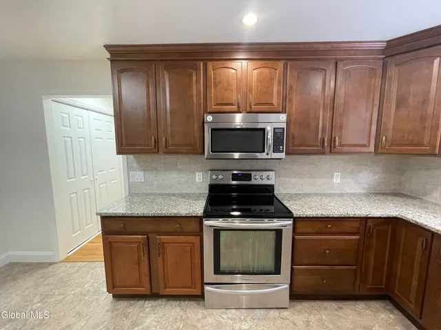 $2,800 | 54 Highway 236, Unit A, Halfmoon, NY 12065