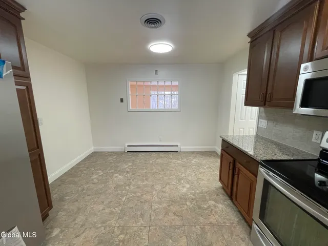 $2,800 | 54 Highway 236, Unit A, Halfmoon, NY 12065