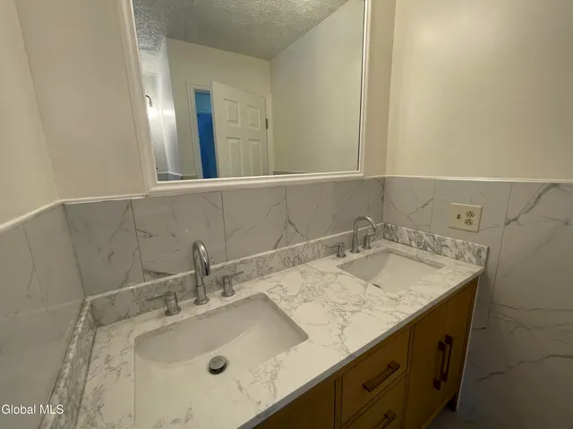 $2,800 | 54 Highway 236, Unit A, Halfmoon, NY 12065