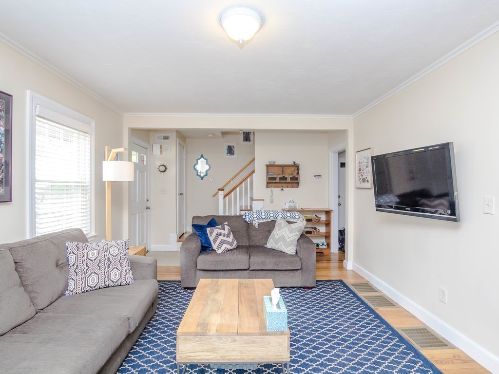 12 Hartlawn Road Boston, MA 02132 - Photo 4 of 16