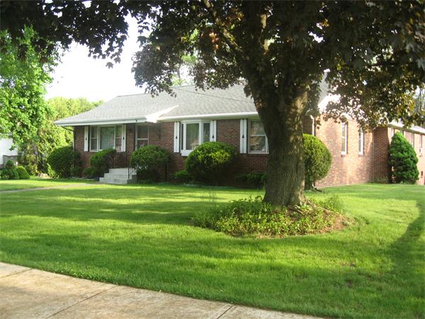 757 Amostown Road West Springfield, MA 01089 - Photo 2 of 30