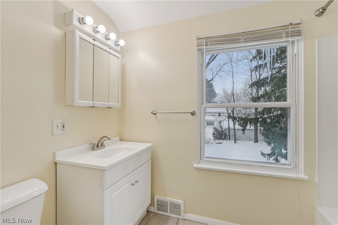 4480 Birchwold Road Cleveland, OH 44121 - Photo 6 of 30