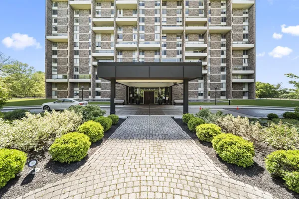 $199,900 | 1000 Urlin Avenue, Unit 1515, Columbus, OH 43212