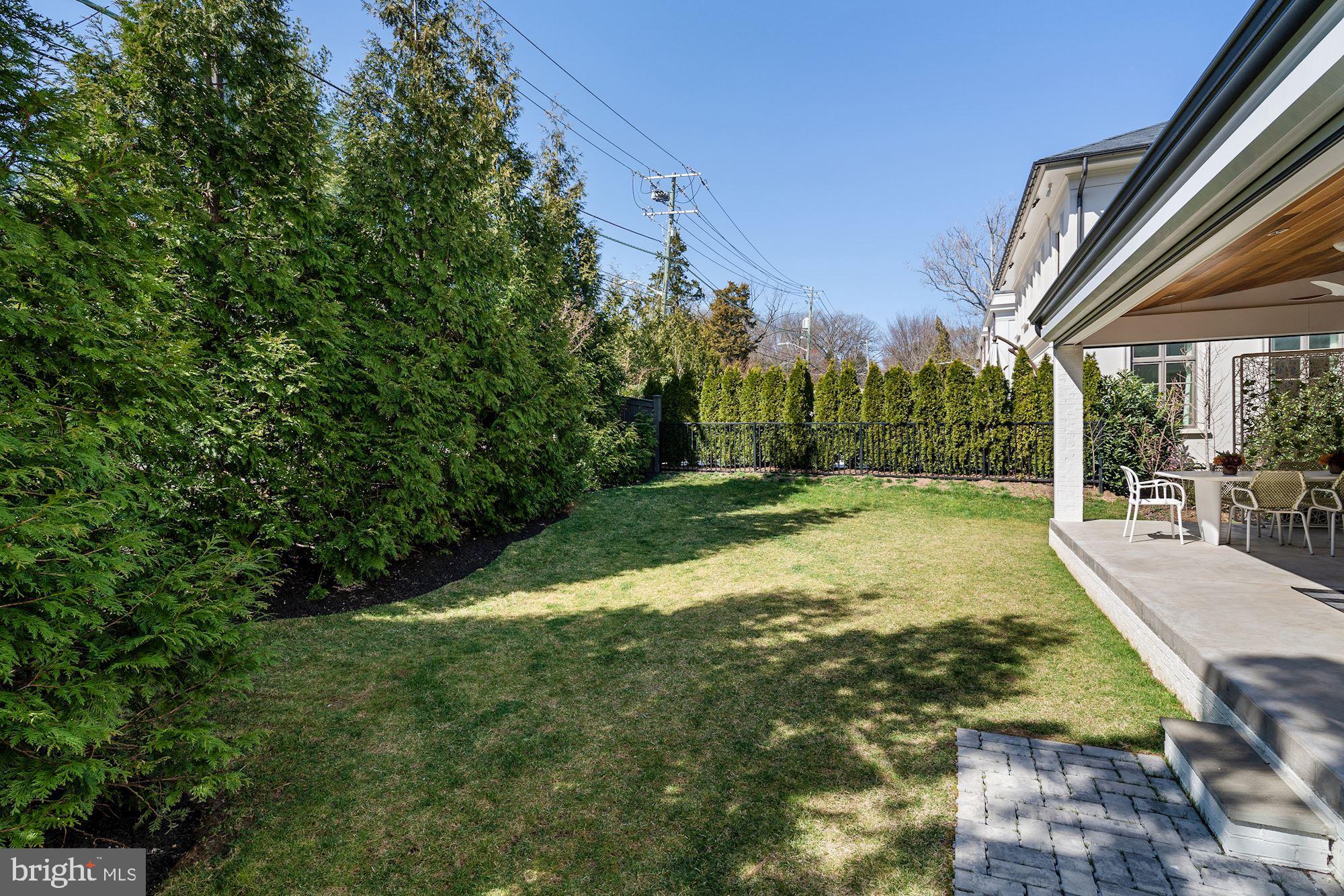 2105 Foxhall Road Northwest Washington, DC 20007 - Photo 18 of 19 Yard