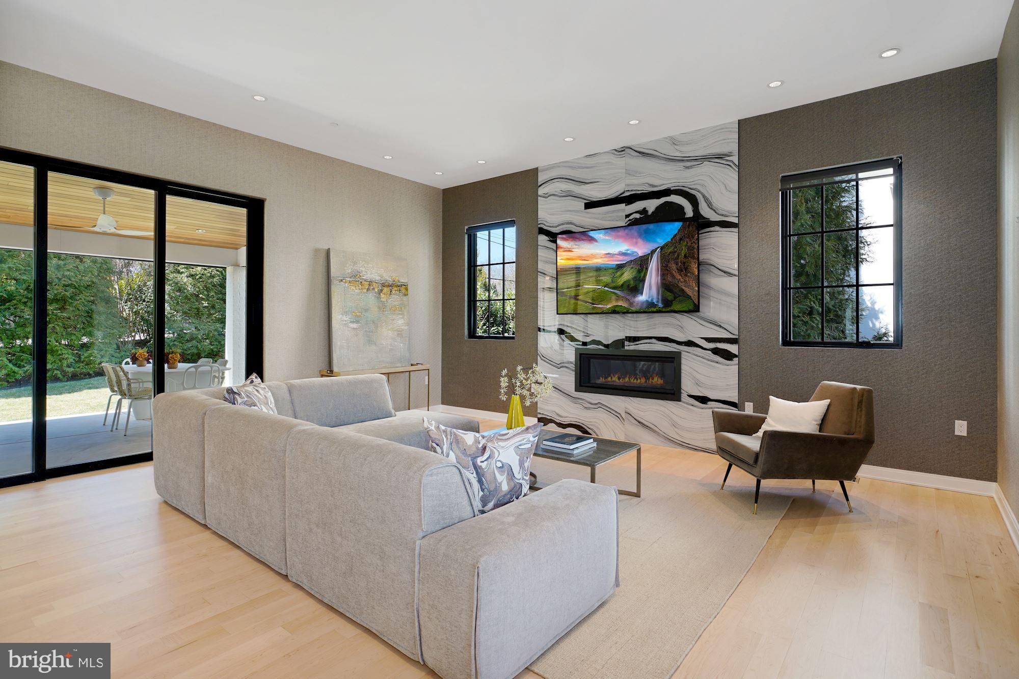 2105 Foxhall Road Northwest Washington, DC 20007 - Photo 6 of 19 Family Room