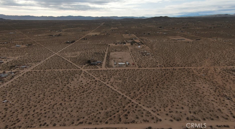 60396 Lorraine Road Landers, CA 92285 - Photo 10 of 15 a view of city and mountain