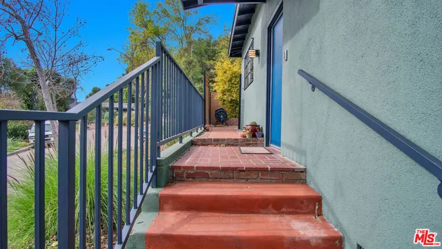 $2,200 | 1007 Sunmore Lane, Unit B, Altadena, CA 91001