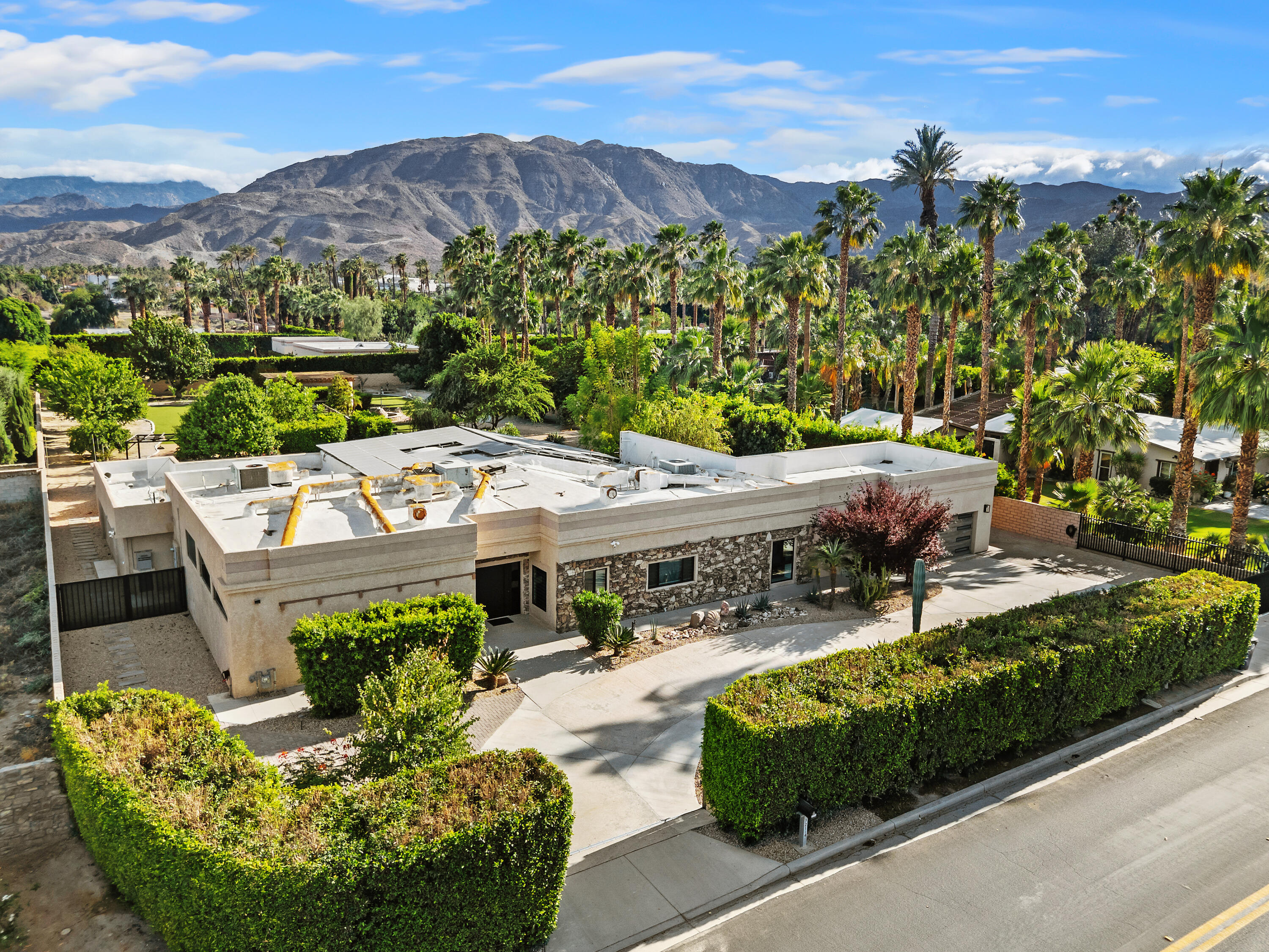 72114 Follansbee Road Rancho Mirage, CA 92270 - Photo 7 of 66 60_12065757_EI-185237-300