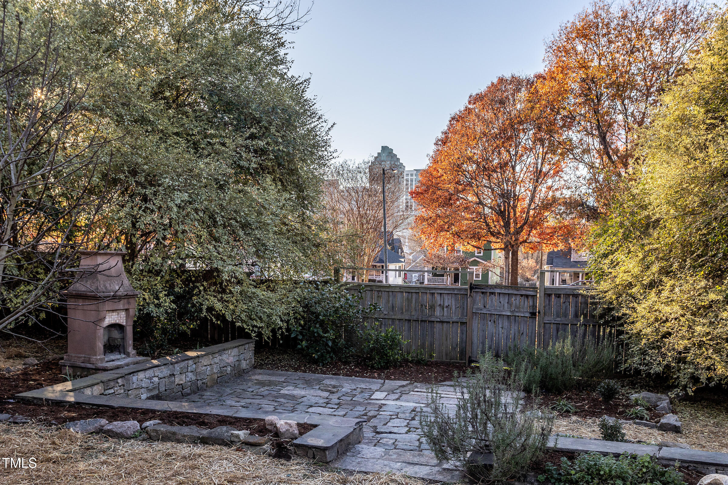 542 East Martin Street Raleigh, NC 27601 - Photo 27 of 45 Courtyard with DTR views
