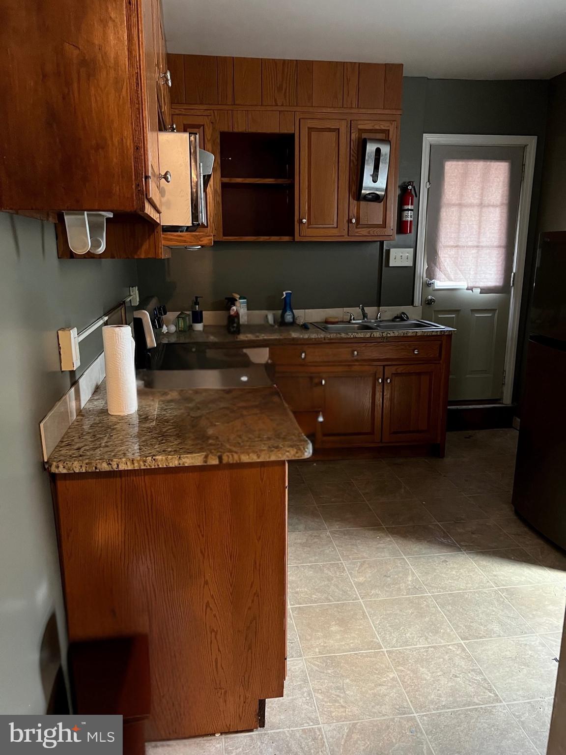 1035 North 10th Street Reading, PA 19604 - Photo 2 of 11 Kitchen