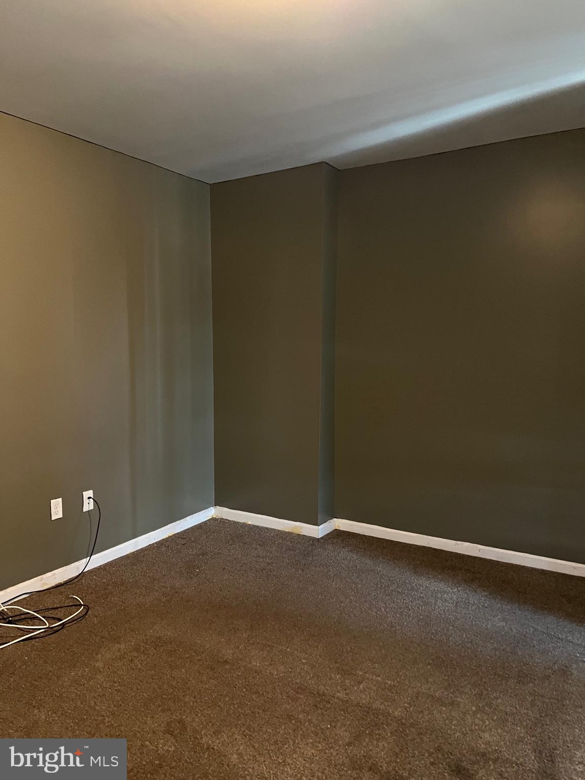 1035 North 10th Street Reading, PA 19604 - Photo 5 of 11 Living room