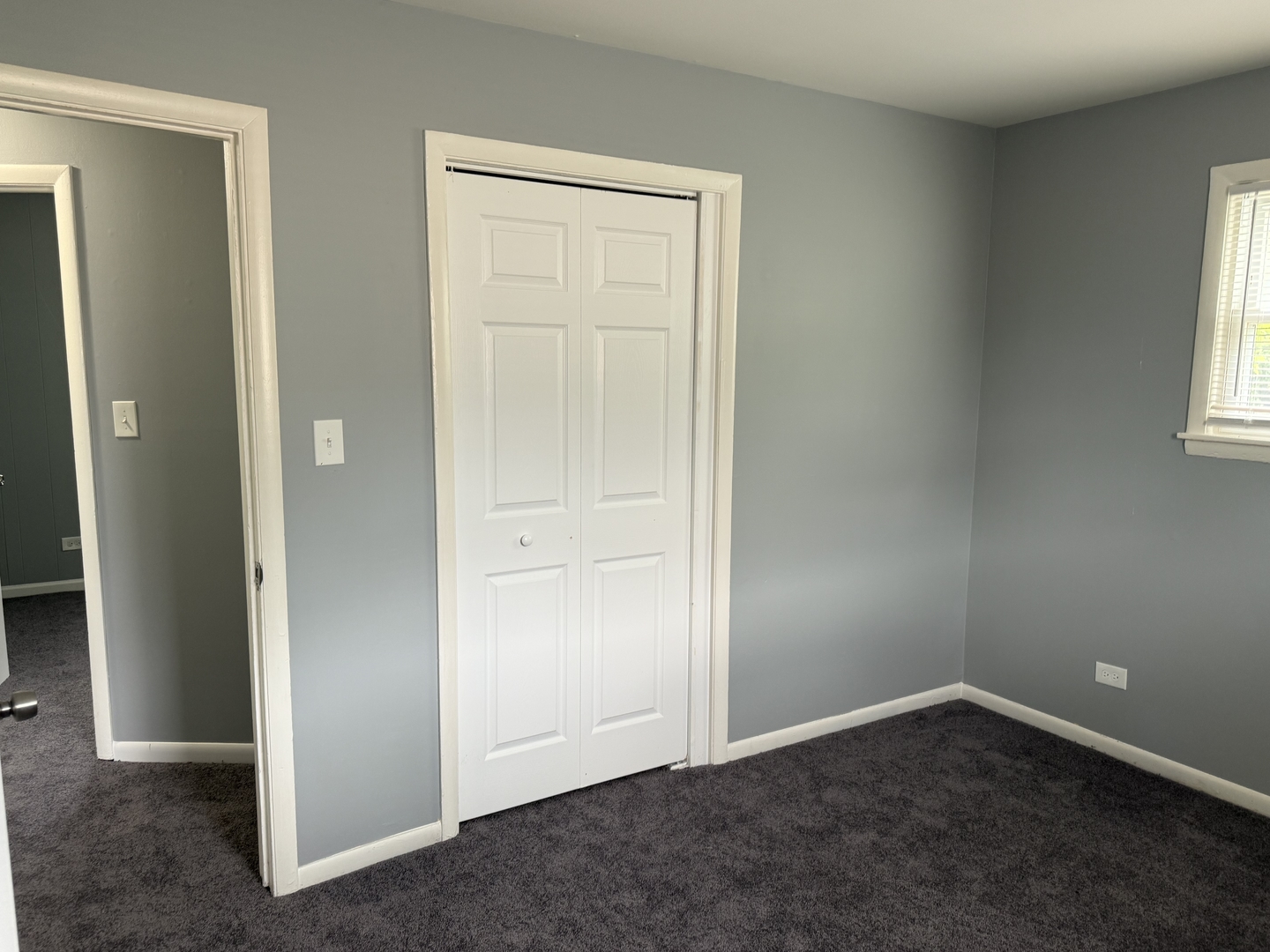 2352 West 157th Place Markham, IL 60426 - Photo 18 of 28 an empty room with windows and closet