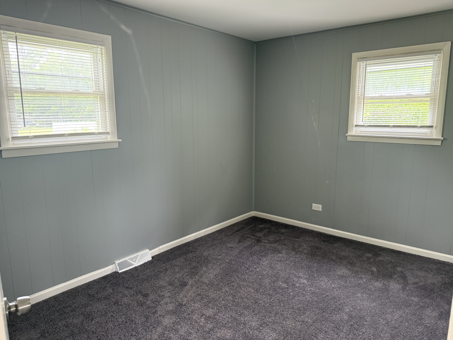 2352 West 157th Place Markham, IL 60426 - Photo 19 of 28 an empty room with a window