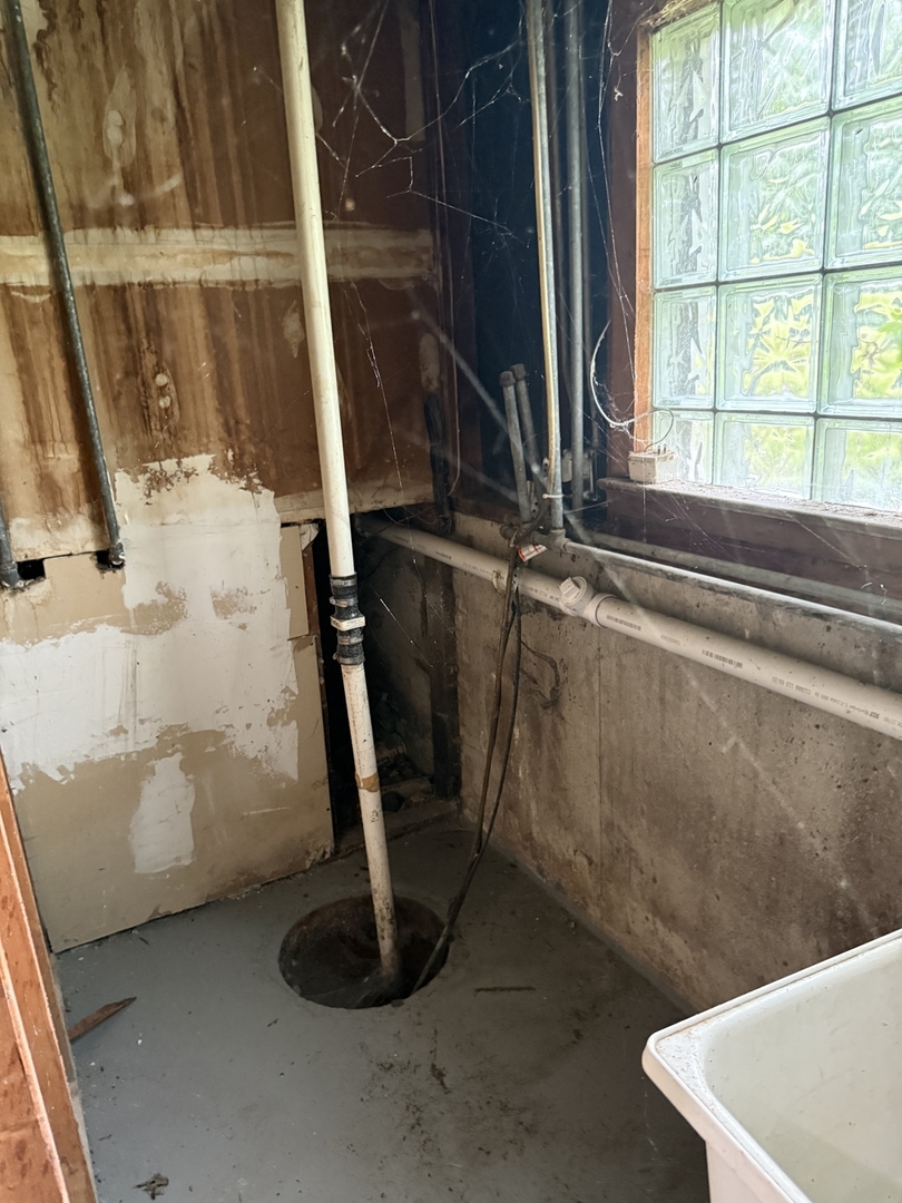 2352 West 157th Place Markham, IL 60426 - Photo 25 of 28 a view of water heater room