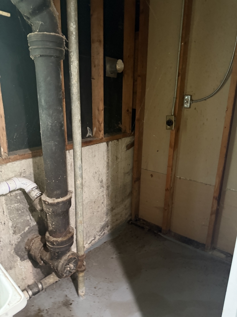 2352 West 157th Place Markham, IL 60426 - Photo 27 of 28 a view of water heater room