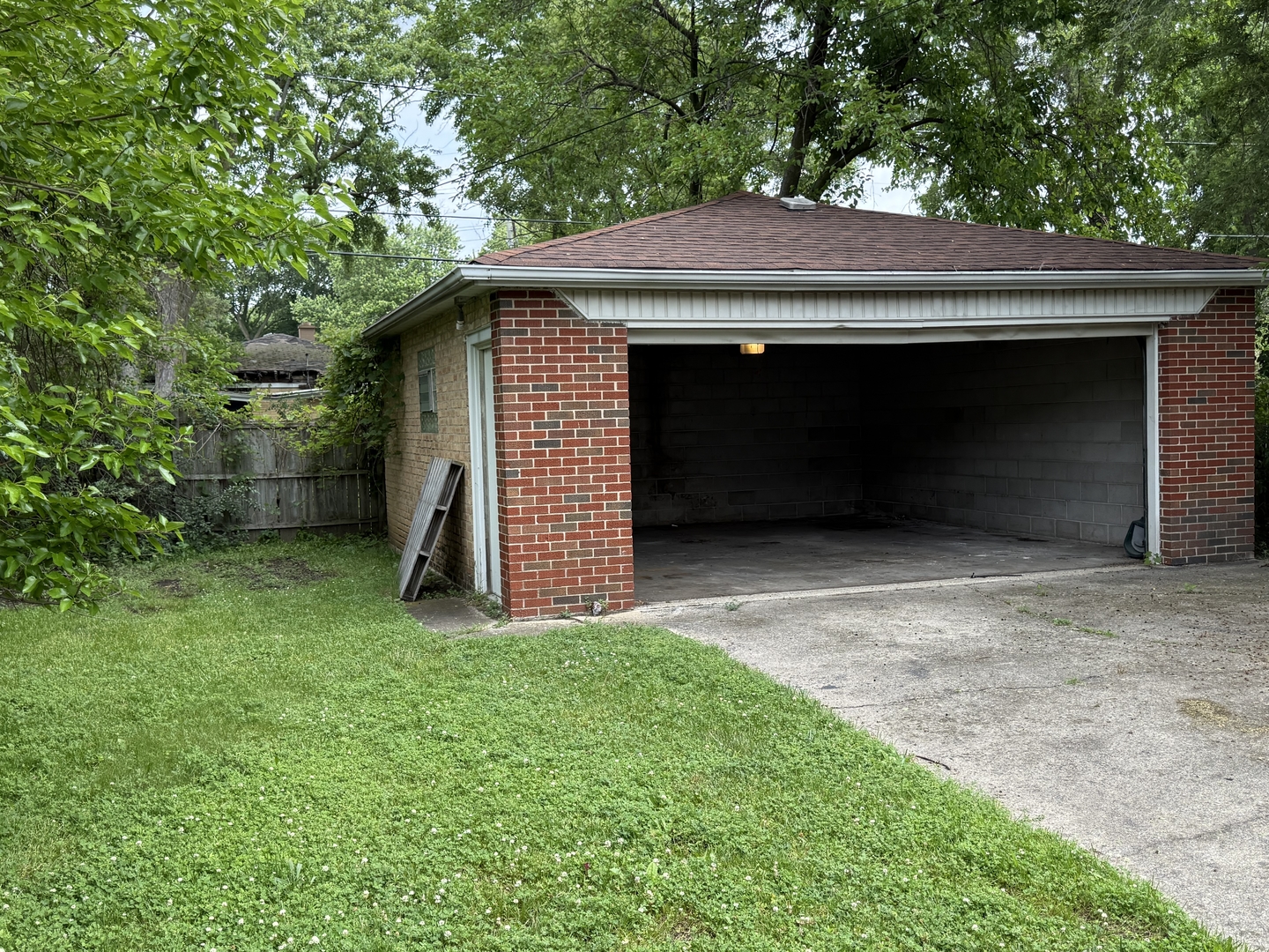 2352 West 157th Place Markham, IL 60426 - Photo 5 of 28 a backyard of a house with lots of green space