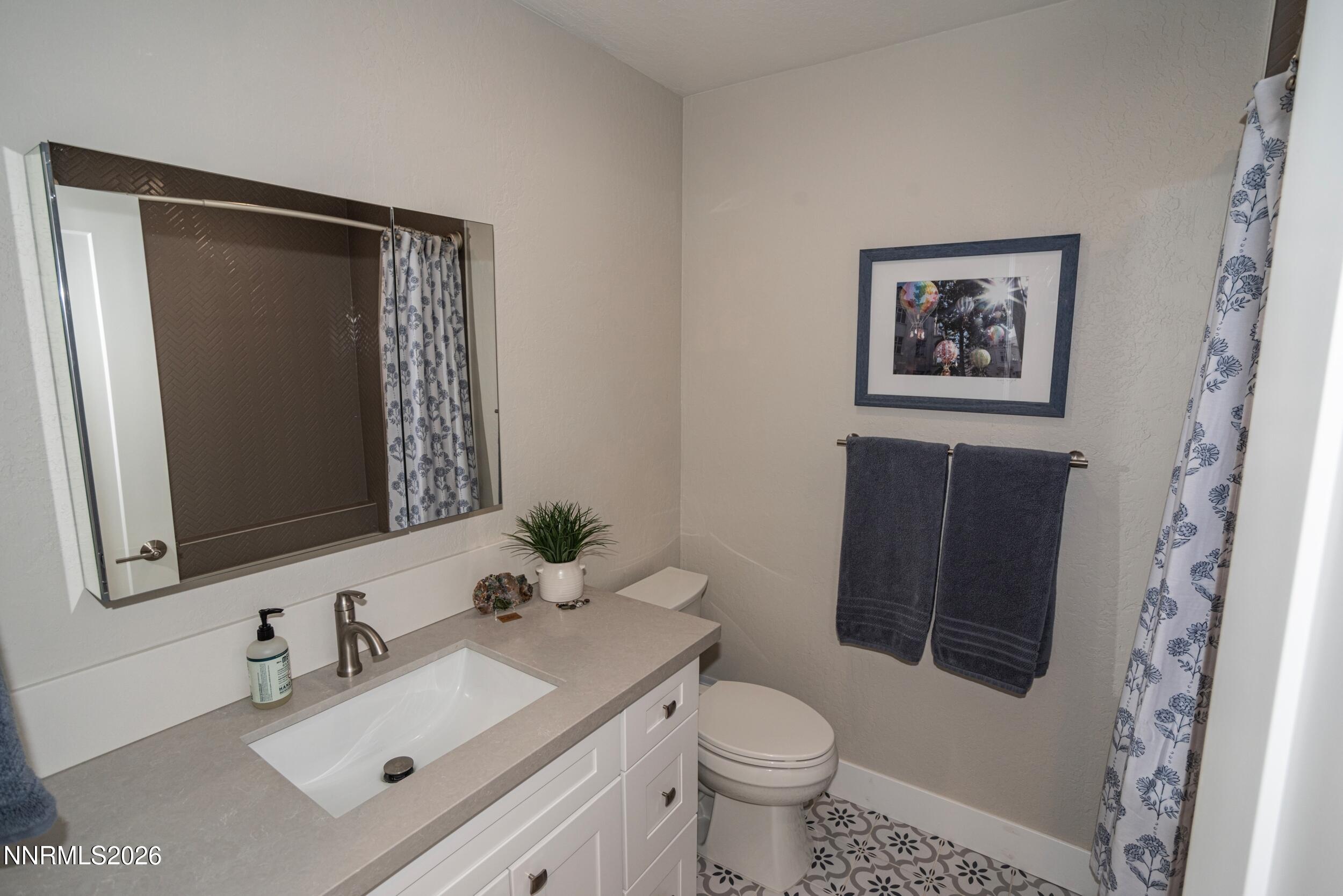 460 Shady Ln Court Reno, NV 89509 - Photo 24 of 51 24 - Hall Bath I - 43155
