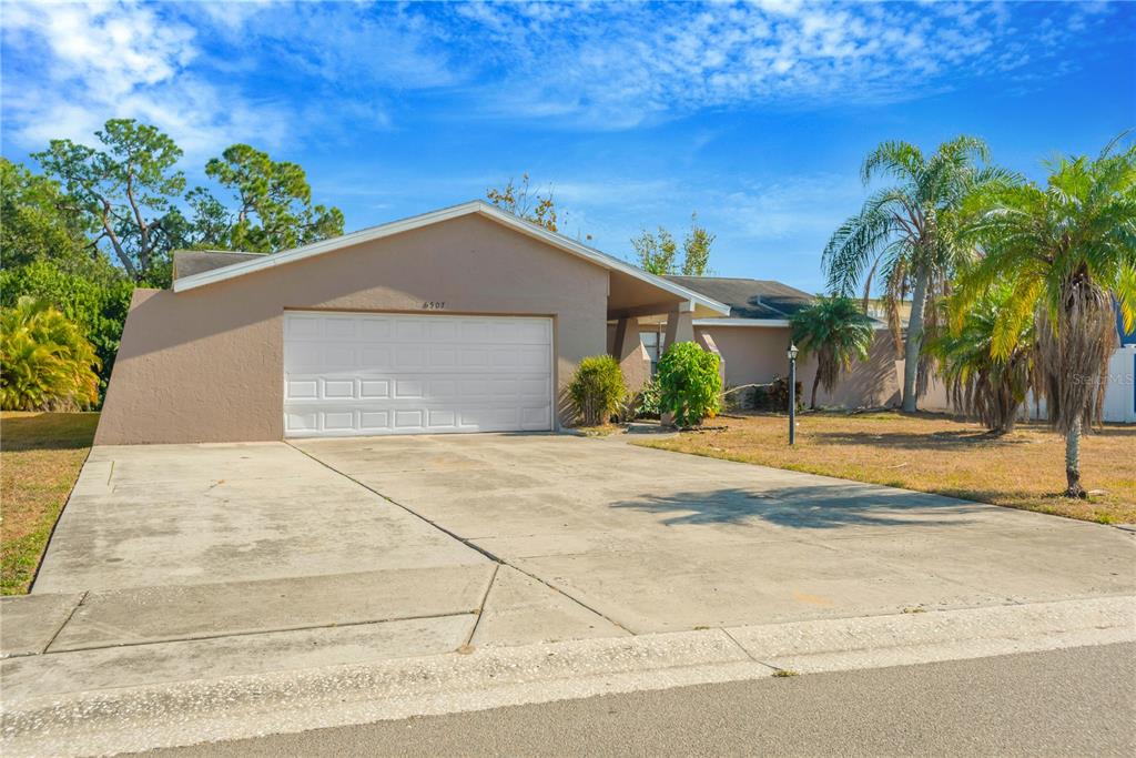 6507 Manila Palm Way Apollo Beach, FL 33572 - Photo 2 of 27