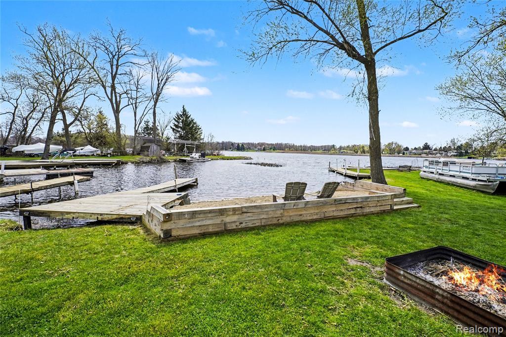 6522 Bennett Lake Road Fenton, MI 48430 - Photo 2 of 28