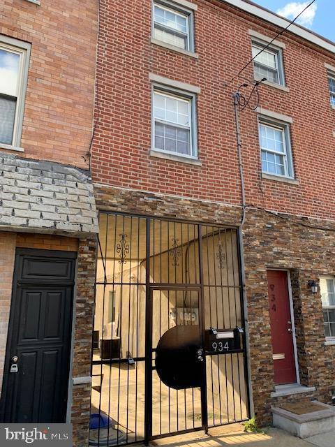 934 New Market Street, Unit 2R Philadelphia, PA 19123 - Photo 1 of 37