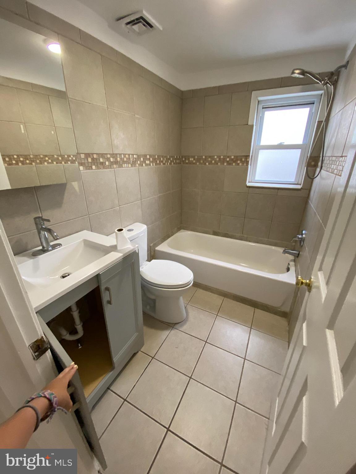 934 New Market Street, Unit 2R Philadelphia, PA 19123 - Photo 12 of 37
