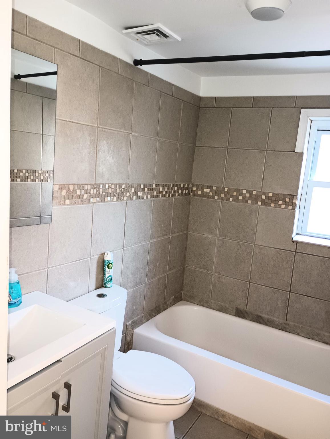 934 New Market Street, Unit 2R Philadelphia, PA 19123 - Photo 13 of 37