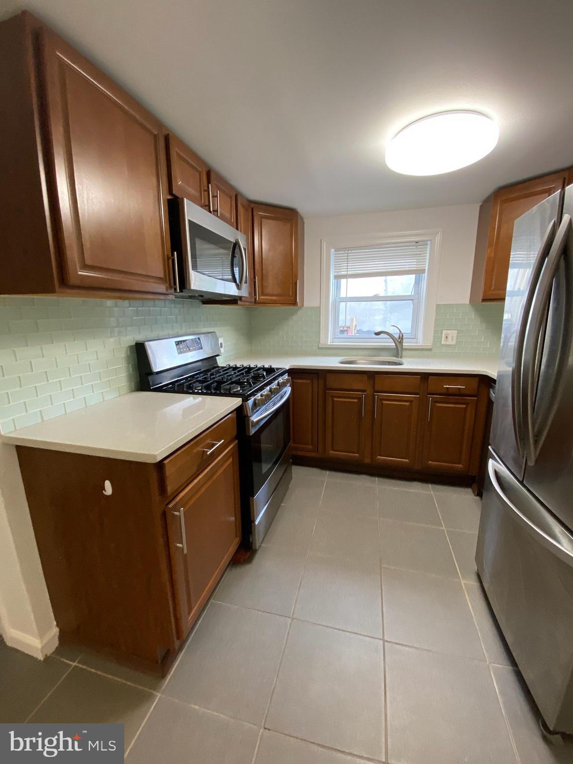 934 New Market Street, Unit 2R Philadelphia, PA 19123 - Photo 7 of 37