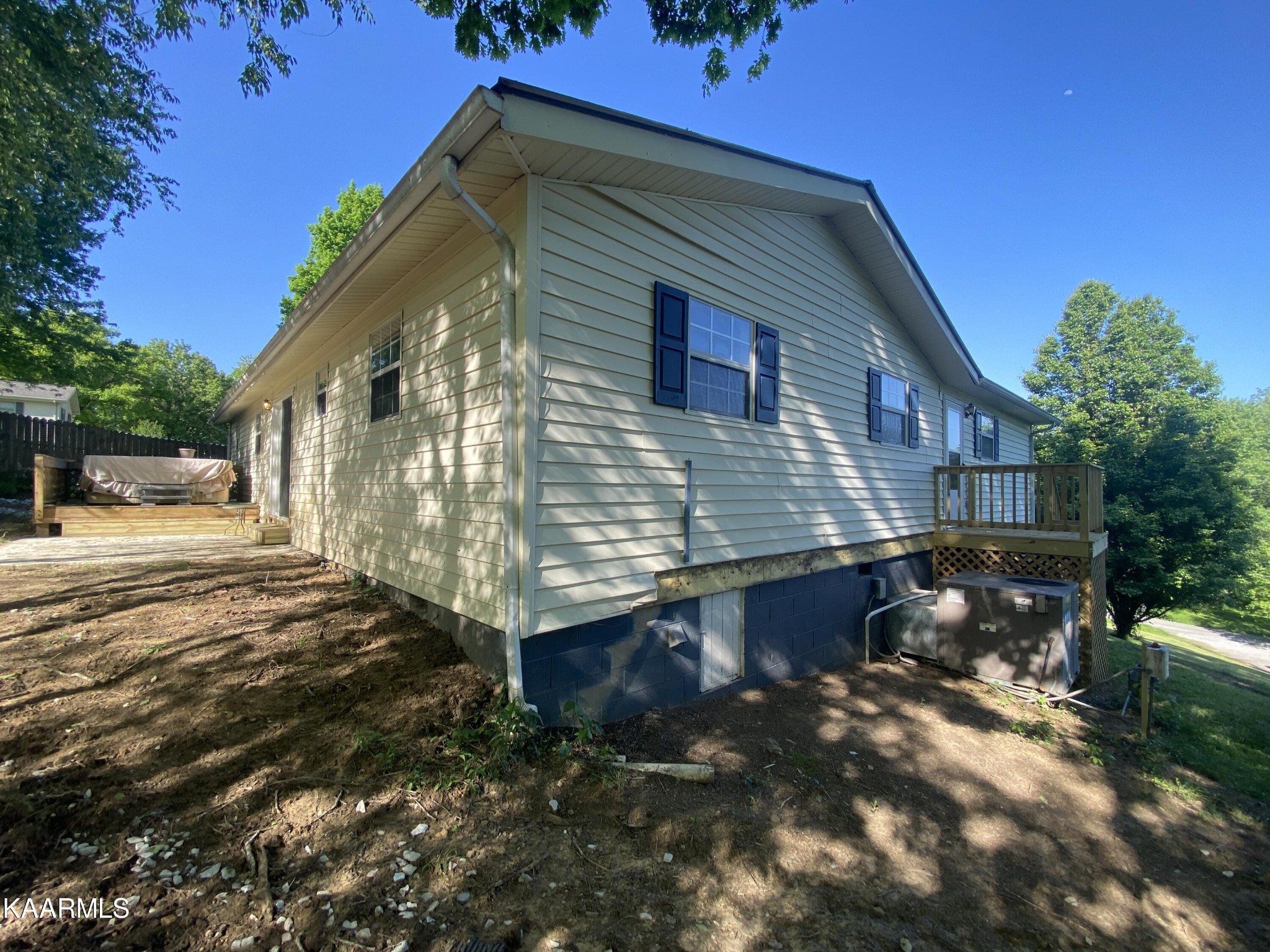 132 Dustin Lane Oneida, TN 37841 - Photo 6 of 27 a front view of a house with a yard
