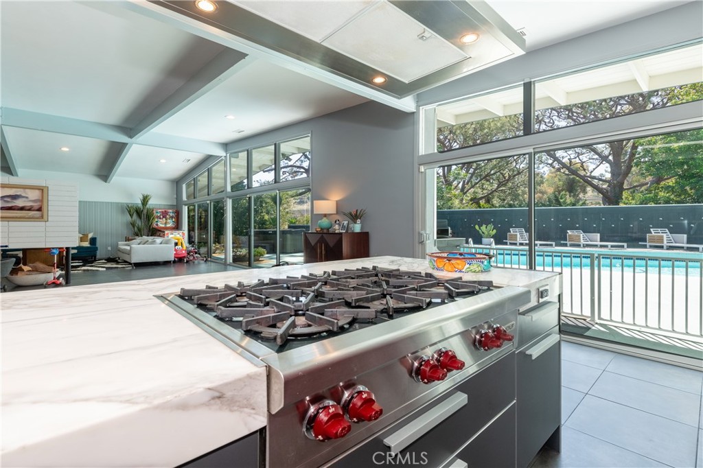 15626 Royal Ridge Road Sherman Oaks, CA 91403 - Photo 14 of 33