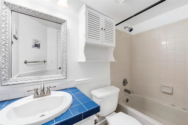 $230,000 | 5510 Lakeside Drive, Unit 106, Margate, FL 33063