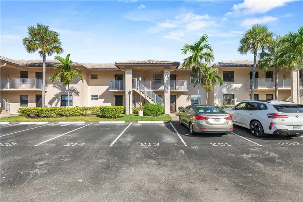$230,000 | 5510 Lakeside Drive, Unit 106, Margate, FL 33063