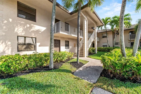 $230,000 | 5510 Lakeside Drive, Unit 106, Margate, FL 33063