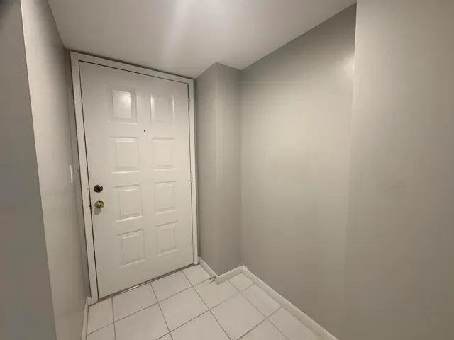 $1,950 | 7281 Amberly Lane, Unit 206, Delray Beach, FL 33446