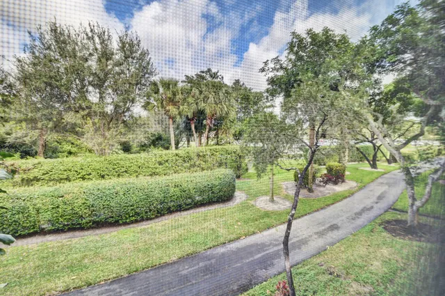 $1,950 | 7281 Amberly Lane, Unit 206, Delray Beach, FL 33446